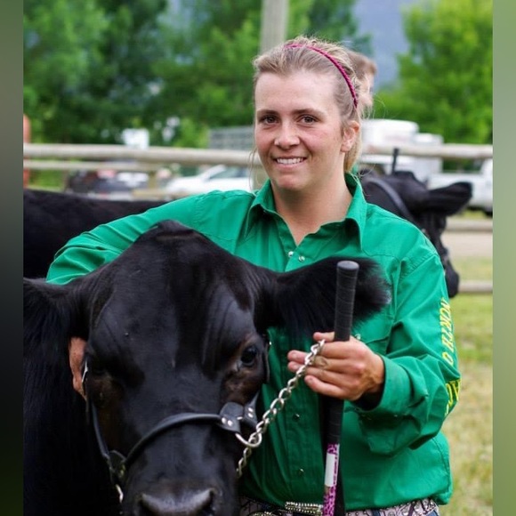 Meet your Posher, Brianna - Picture 3 of 4